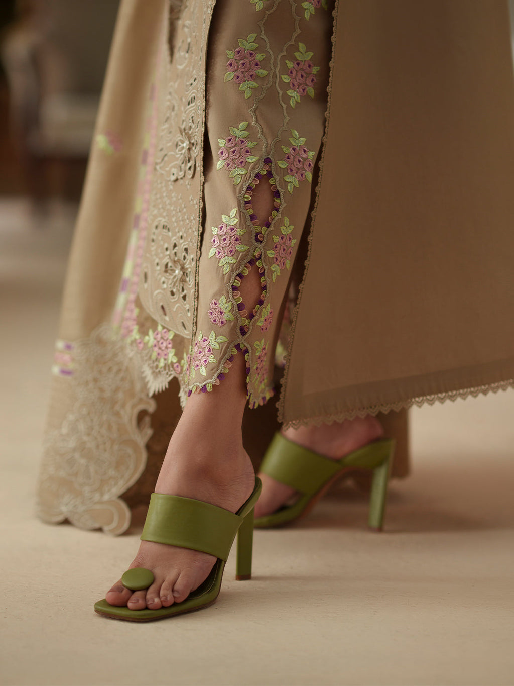 D-113-A | 3 PC Luxury Lawn MASHRIQ | BIN ILYAS