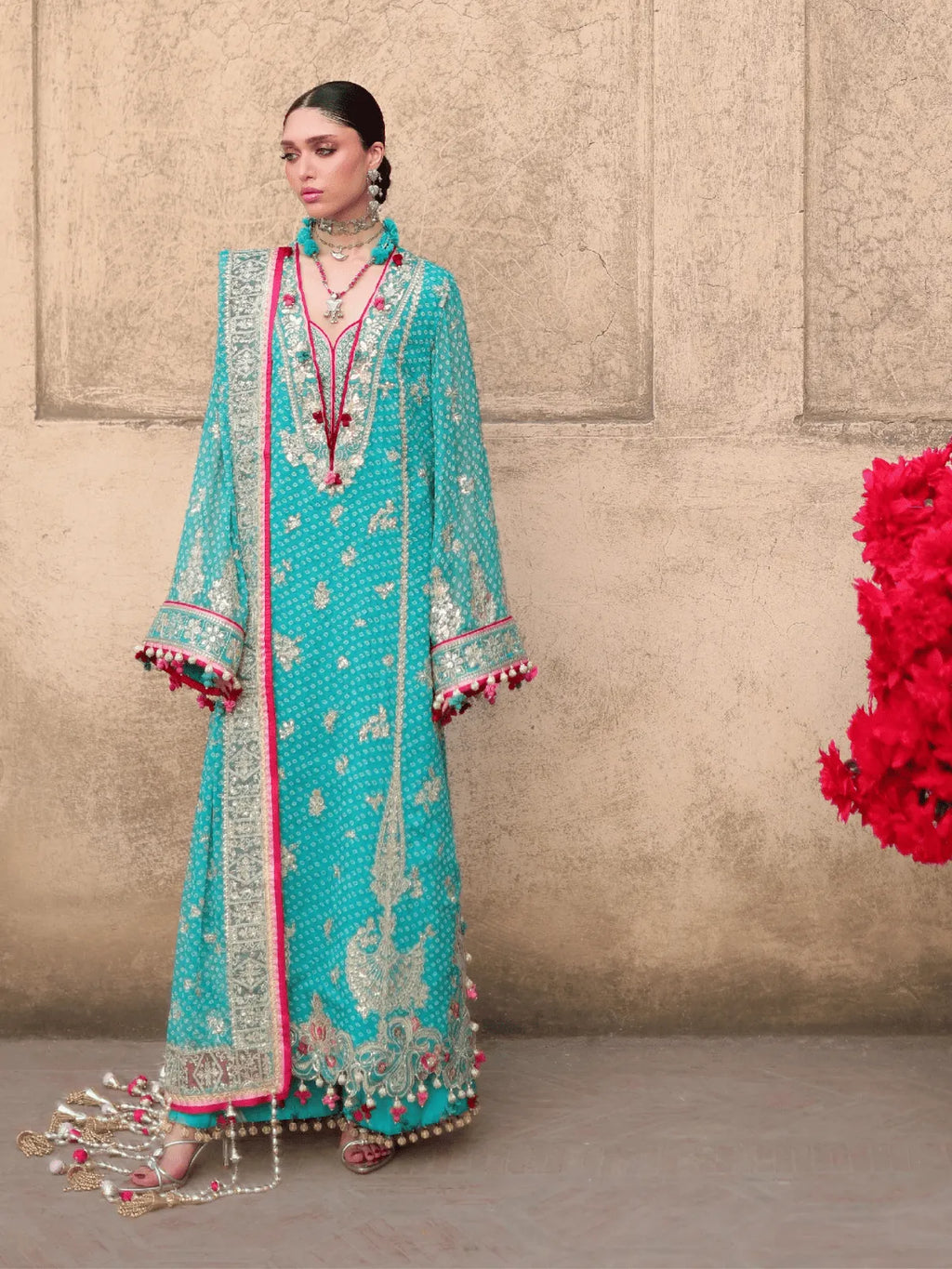 Mehr | NEOMA FESTIVE UNSTITCHED | REPUBLIC WOMENSWEAR
