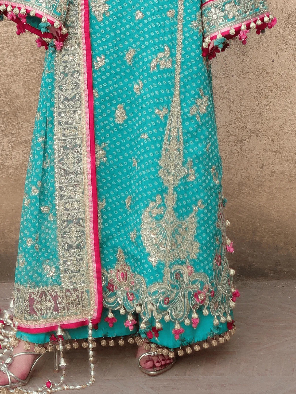 Mehr | NEOMA FESTIVE UNSTITCHED | REPUBLIC WOMENSWEAR