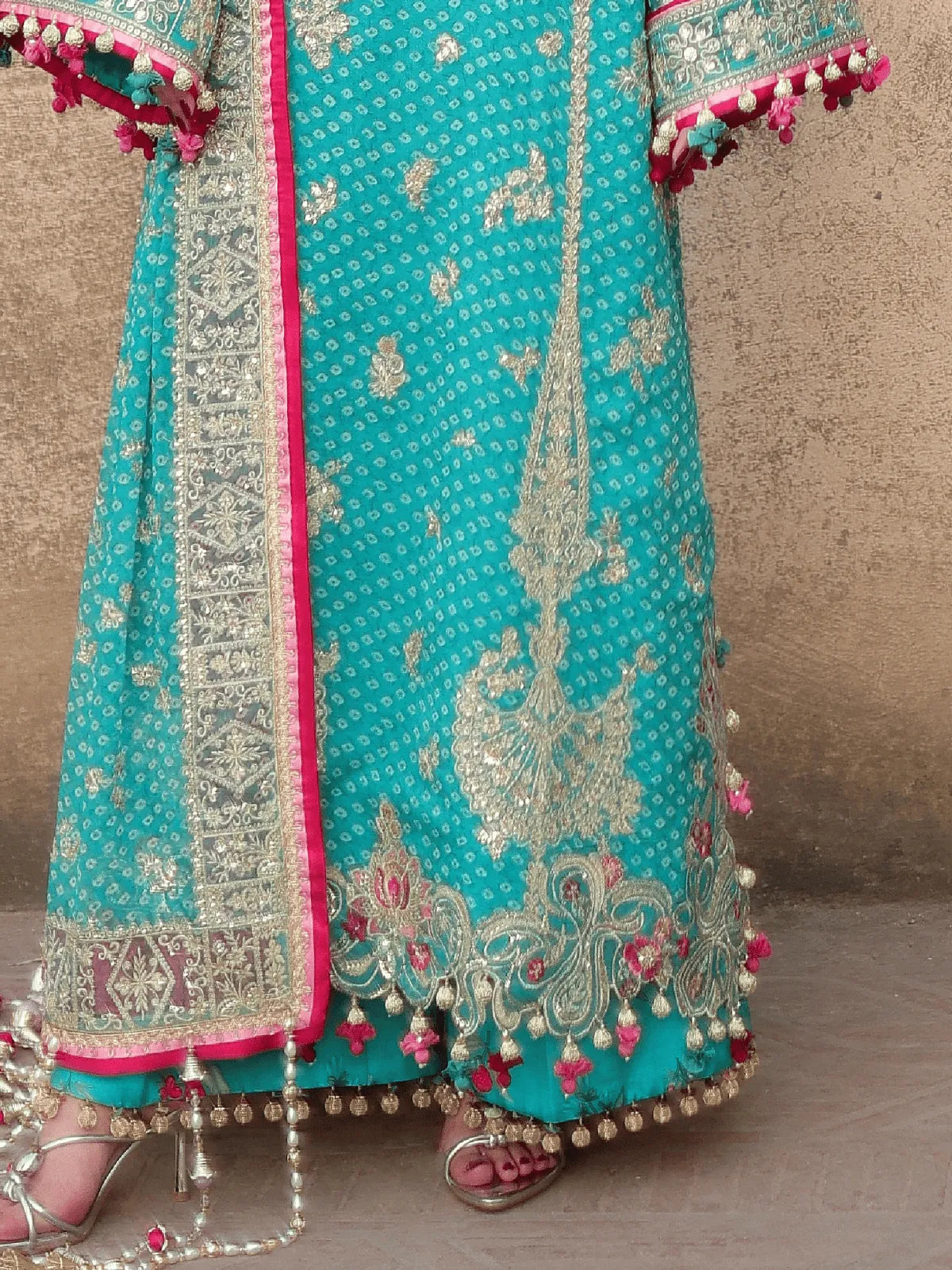 Mehr | NEOMA FESTIVE UNSTITCHED | REPUBLIC WOMENSWEAR