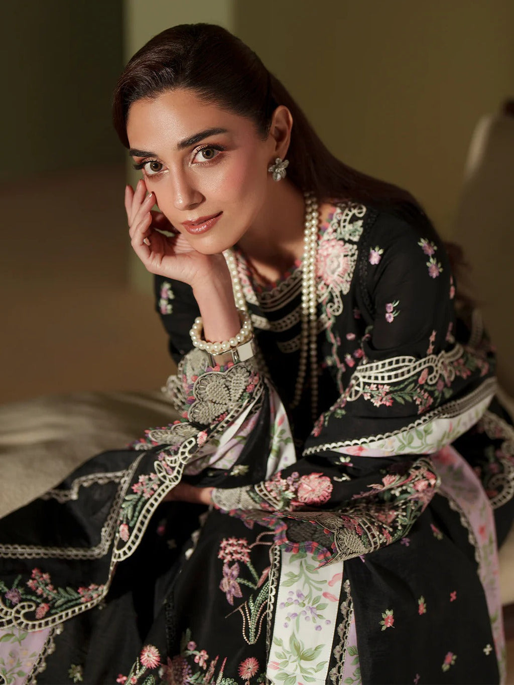 D-112-B | 3 PC Luxury Lawn MASHRIQ | BIN ILYAS