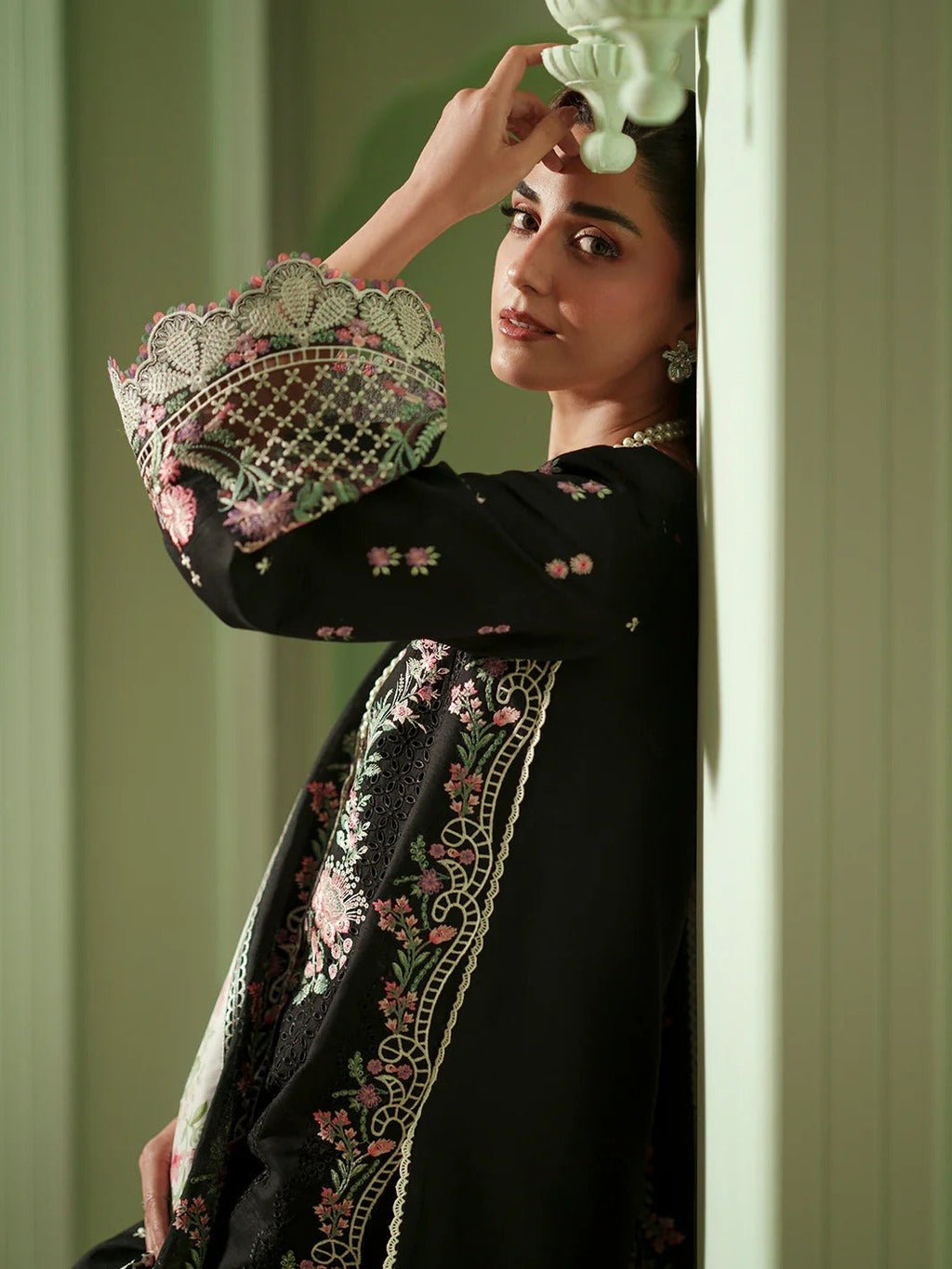 D-112-B | 3 PC Luxury Lawn MASHRIQ | BIN ILYAS - Portia Fabrics