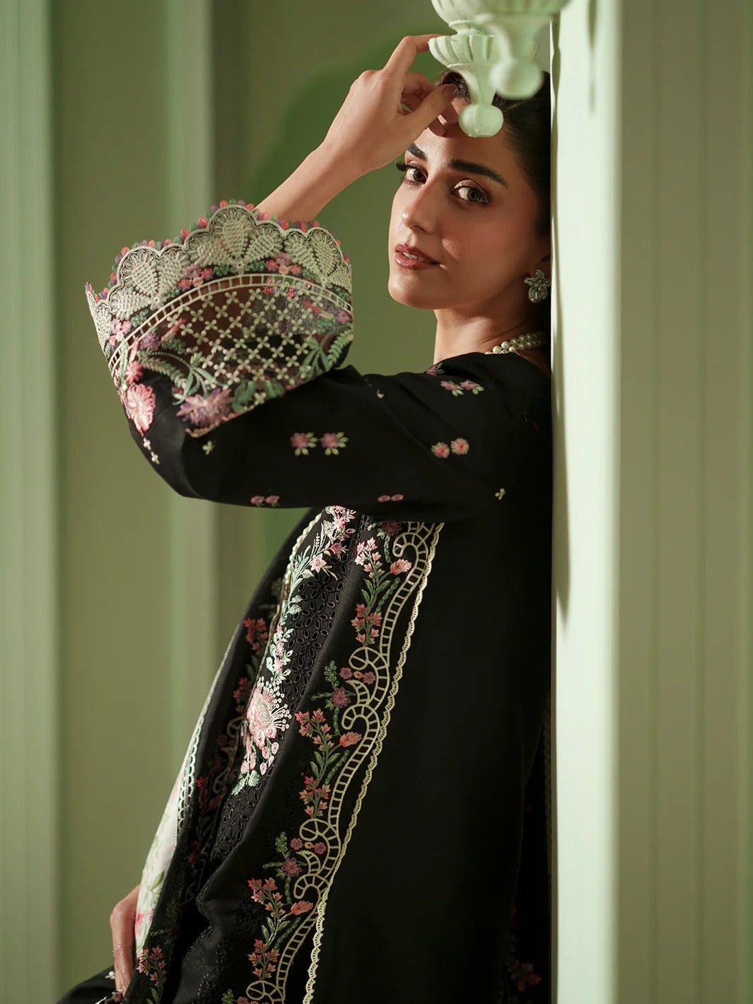 D-112-B | 3 PC Luxury Lawn MASHRIQ | BIN ILYAS - Portia Fabrics