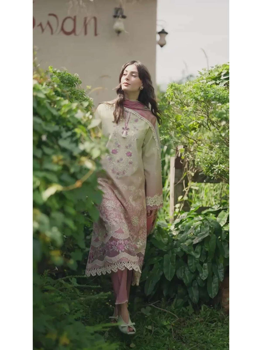 Petal Pull | Solace Ombre Chikankari | Mushq
