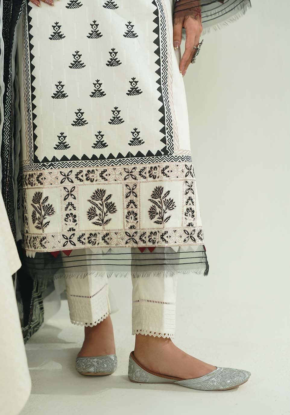 NOOR-E-SIYAH I Nazākat I Zarqash - Portia Fabrics